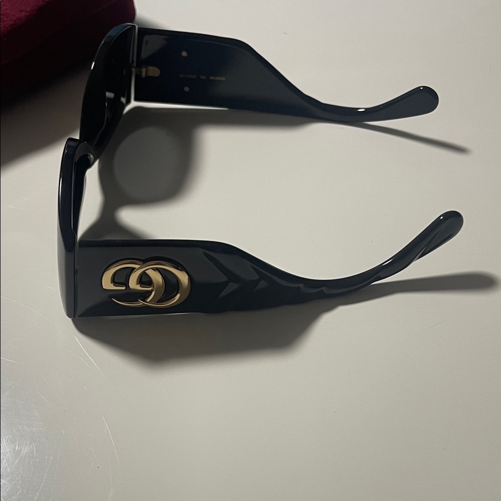 Gucci Sunglasses in Black with Gold Logo